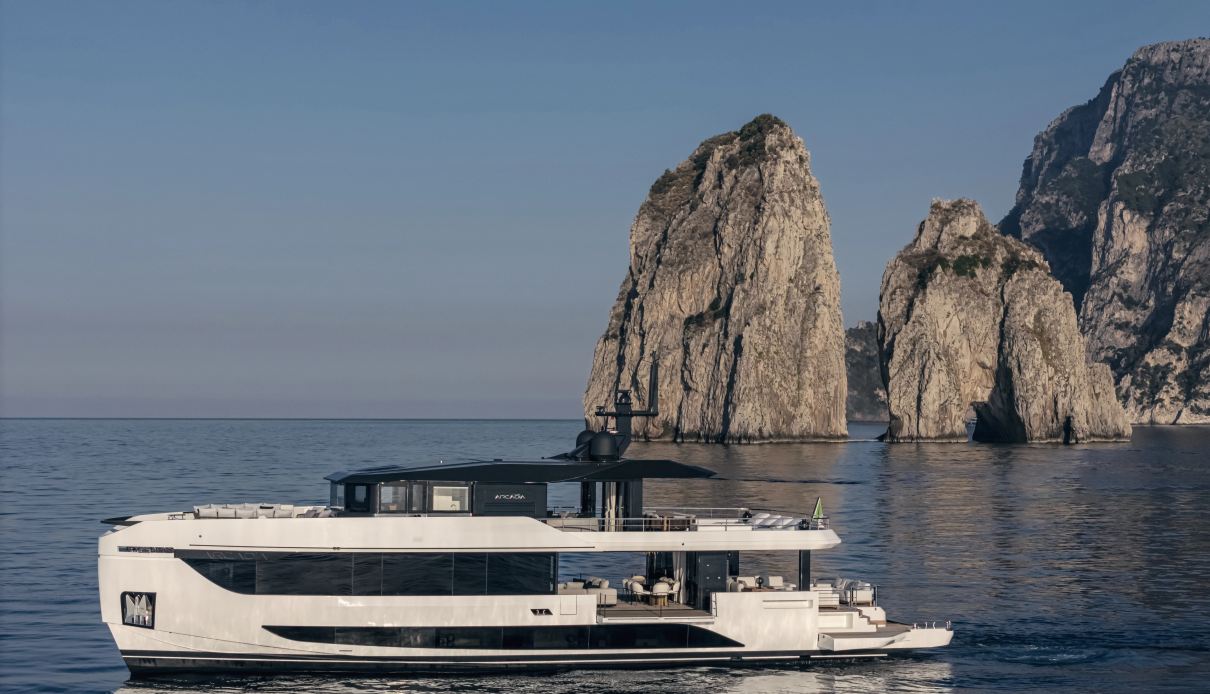 Ora yacht, Arcadia
