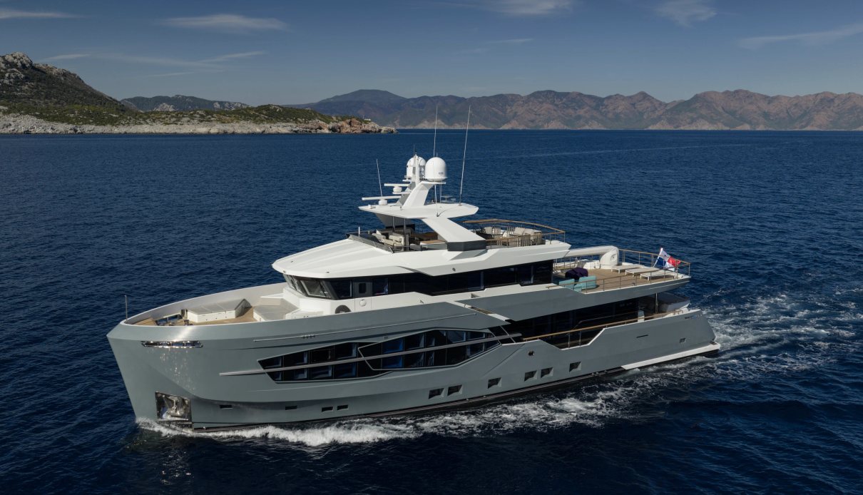 Q.M. yacht, Numarine