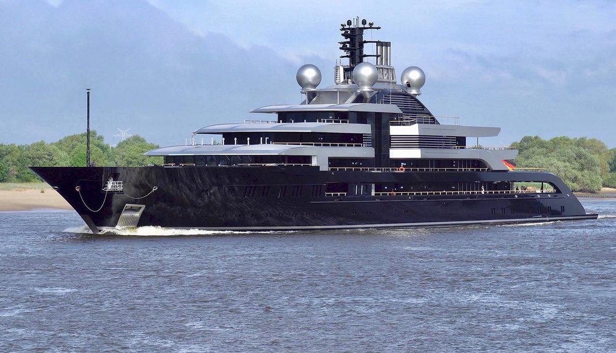 Crescent yacht, Lurssen