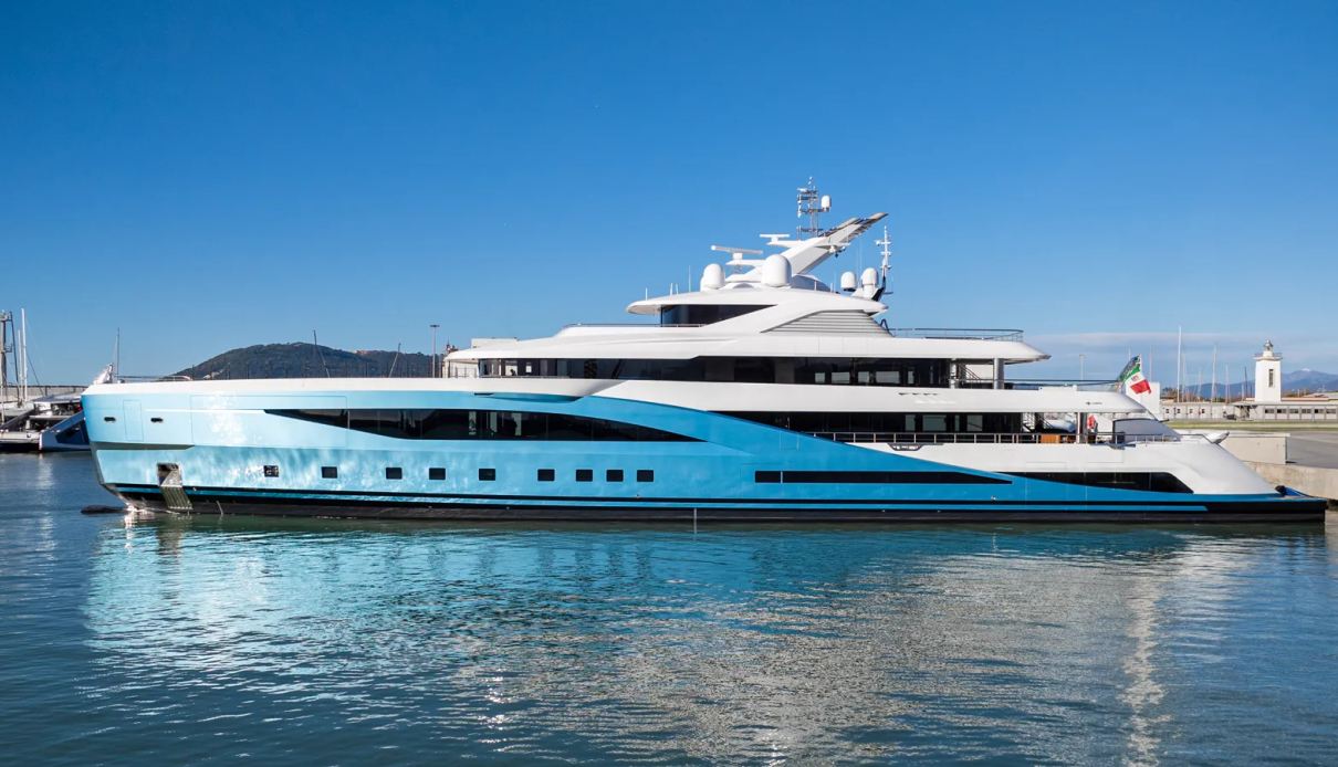 Blue Marlin yacht, Admiral Yachts