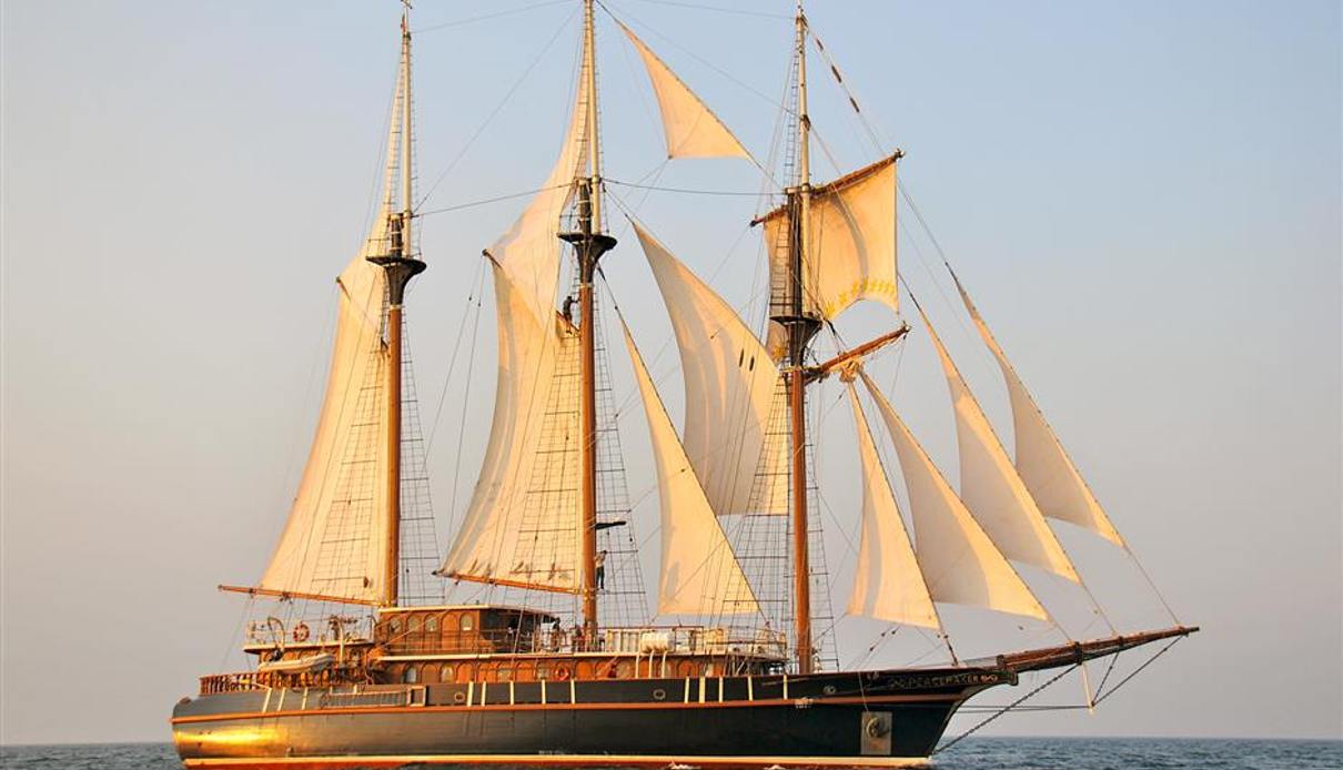 Peacemaker yacht, Maccarini Navegantes