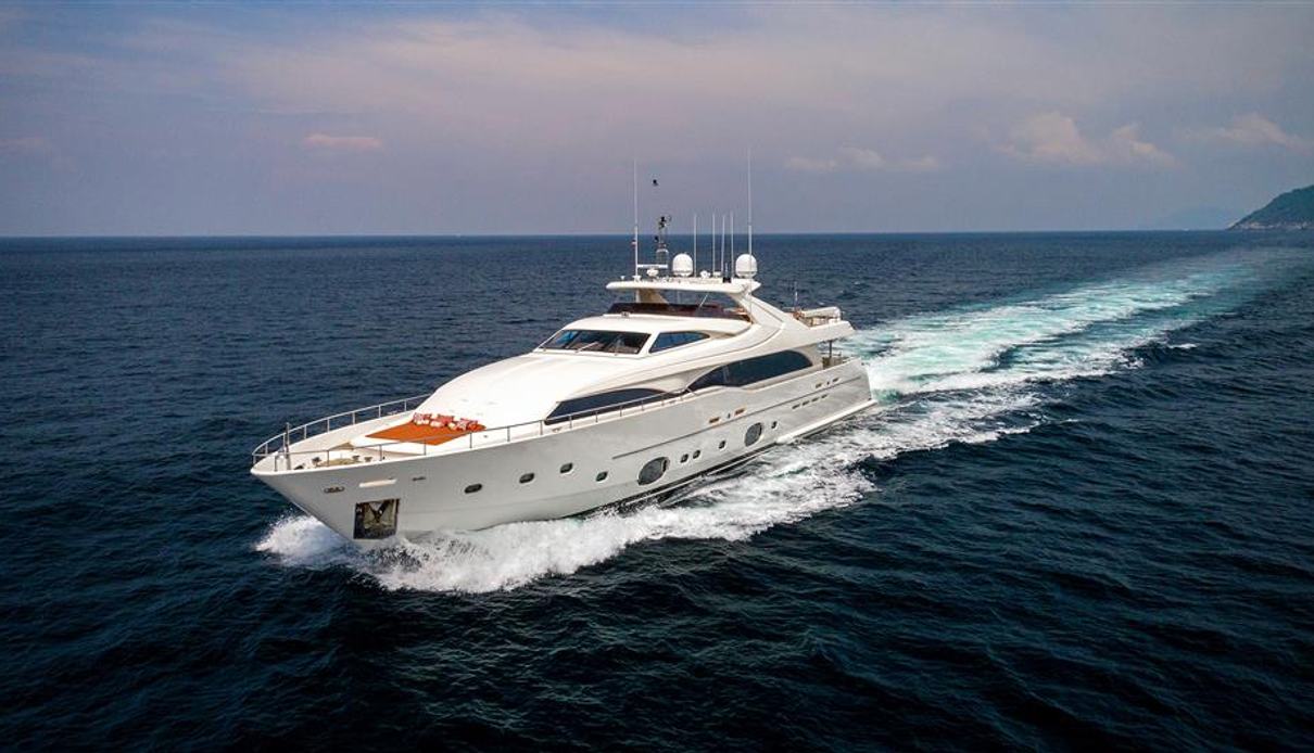 Happy Days yacht, Custom Line