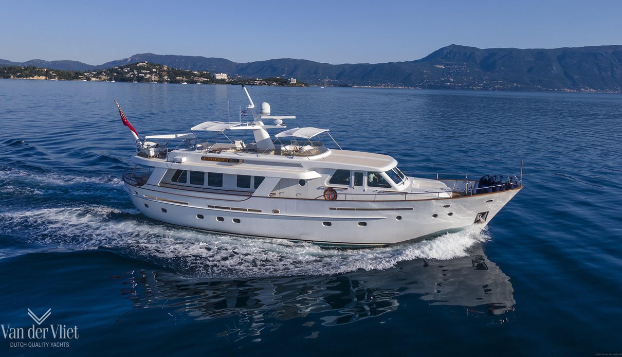 Ladina Too yacht, De Vries Lentsch