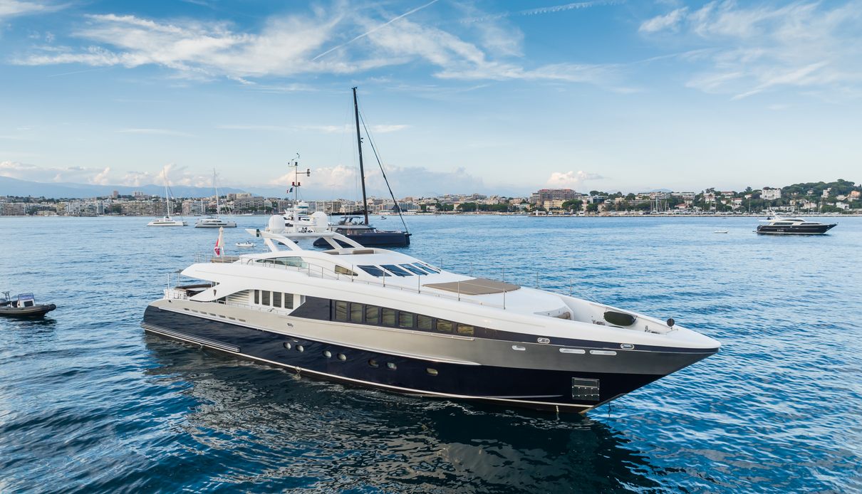 Hashtag yacht, Heesen
