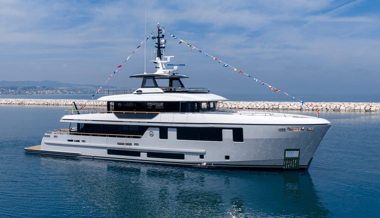 Octopus yacht, Cantiere delle Marche