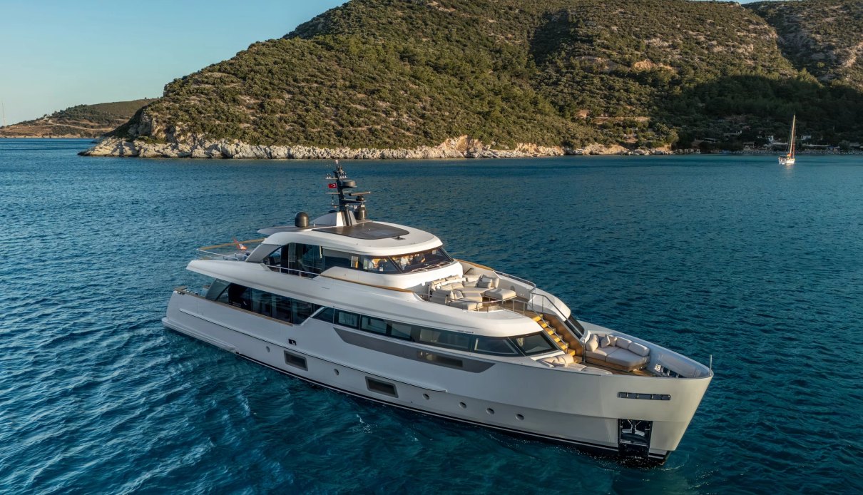 Aisha yacht, Sanlorenzo