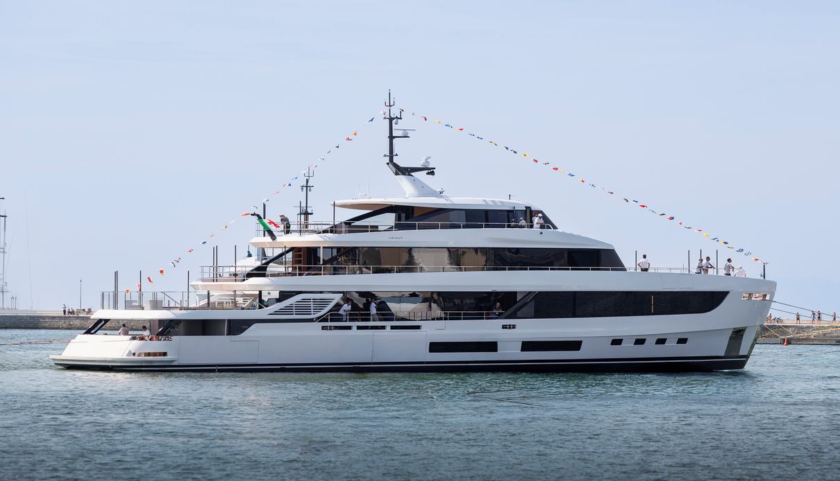 Shabby yacht, Azimut