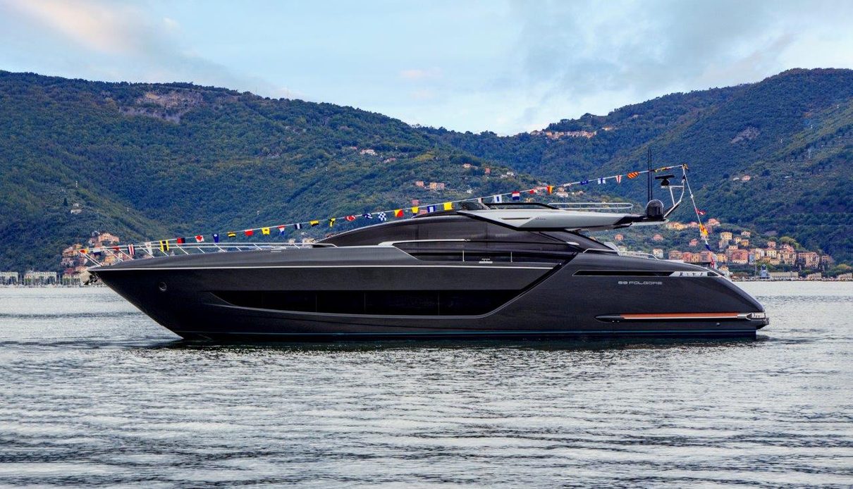 Space Cowboy yacht, Riva