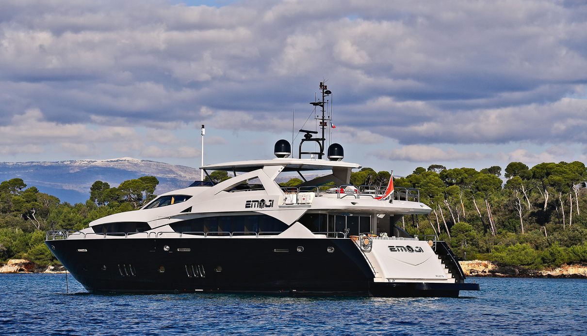 Tenacity yacht, Sunseeker