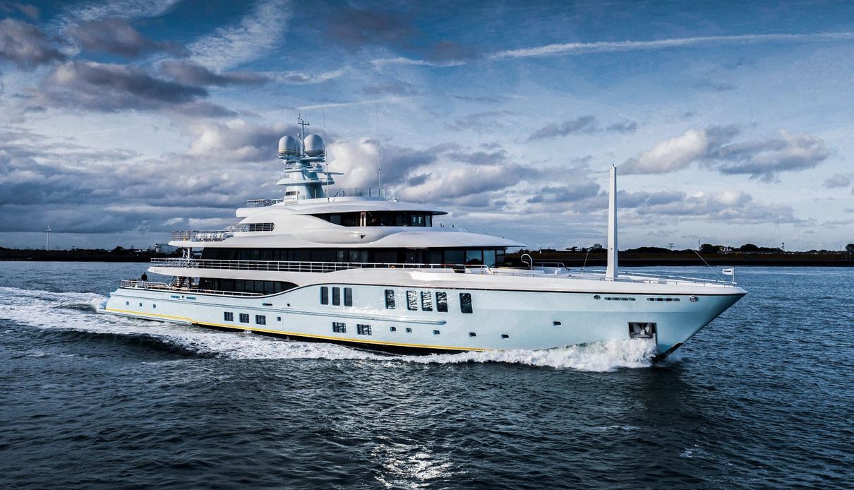 Avanti yacht, Amels