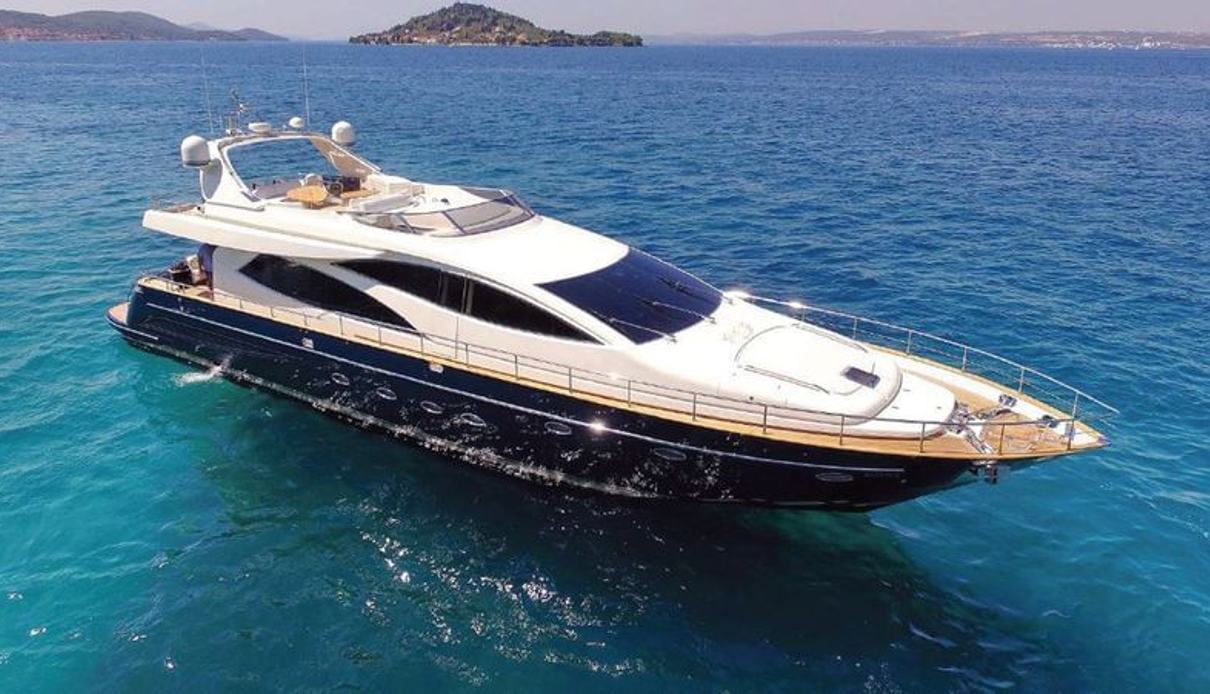 Lady B yacht, Riva