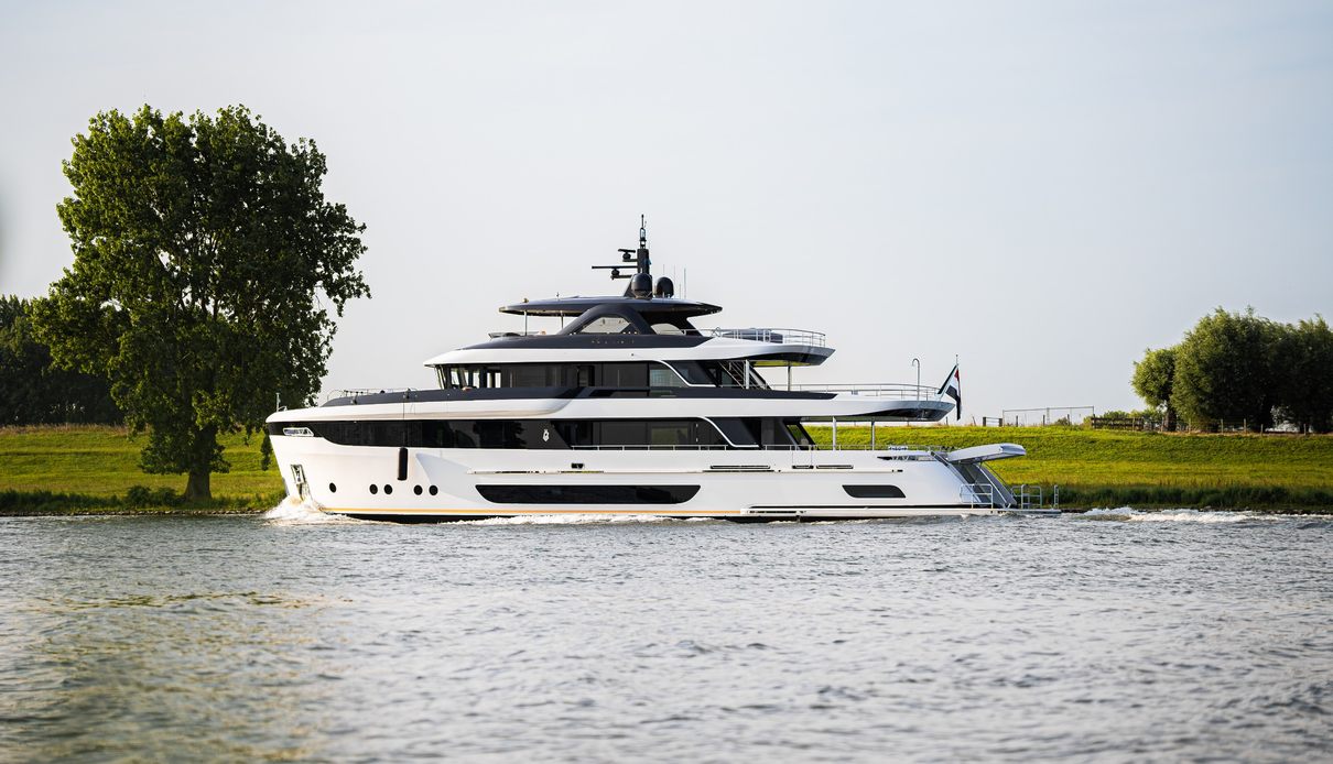 Lalabe yacht, Van der Valk