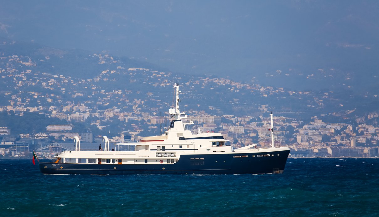 Steel yacht, Pendennis