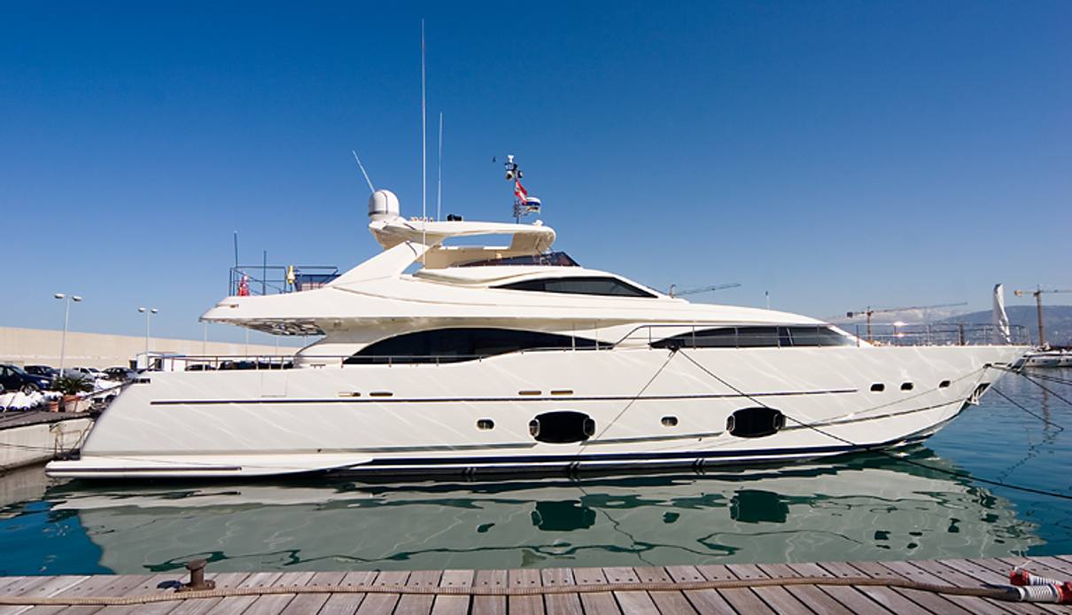 Zenisen yacht, Custom Line