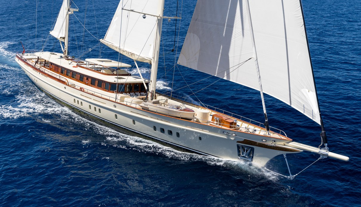 Simena yacht, Ares Yachts