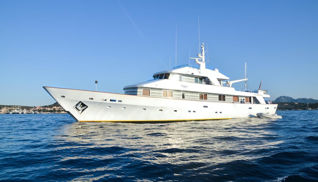 Emera yacht, Camper & Nicholsons
