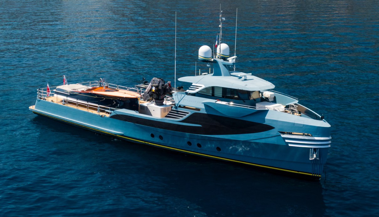 Phi Phantom yacht, Alia Yacht