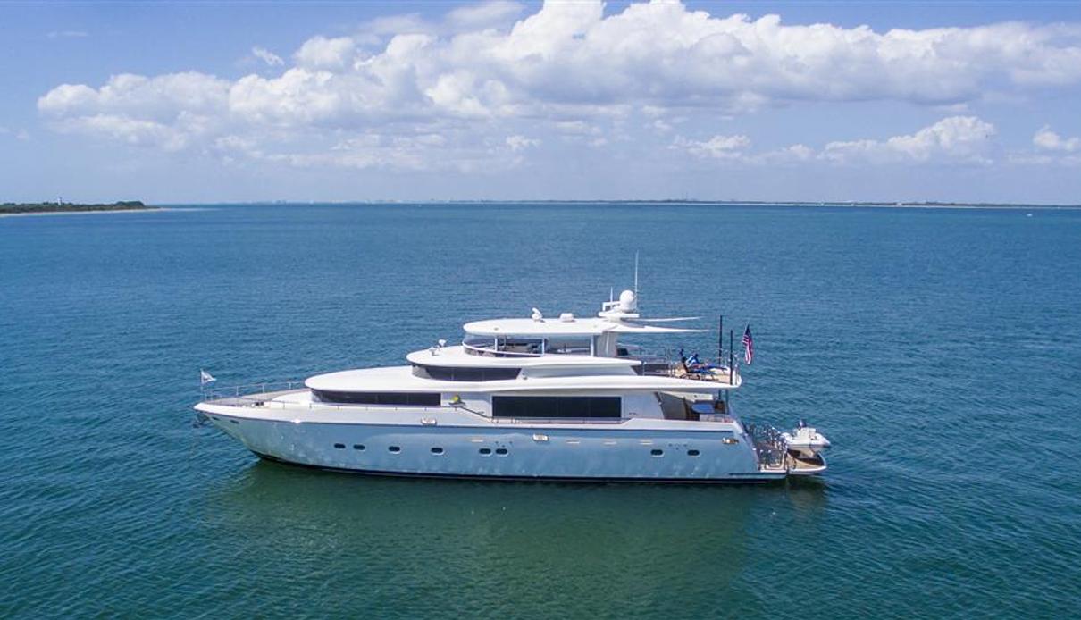 Southern Belle yacht, Johnson Yachts