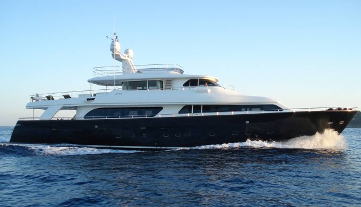 Lady Soul yacht, Custom Line