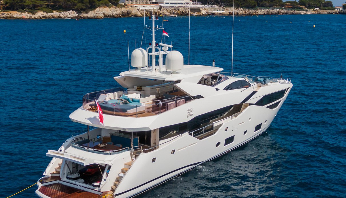 2 J's of London yacht, Sunseeker