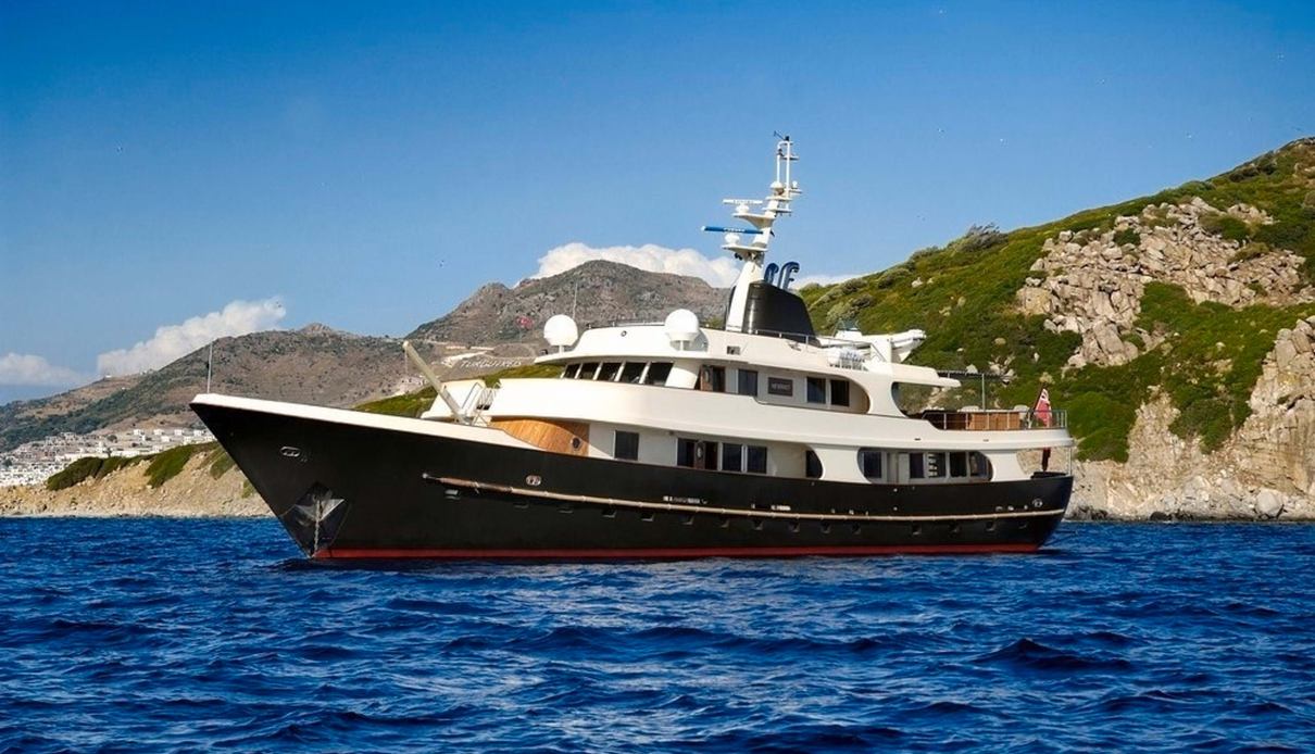 Arriva yacht, Astilleros Armon