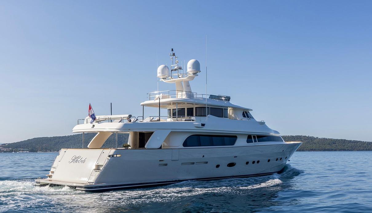 Klobuk yacht, Custom Line