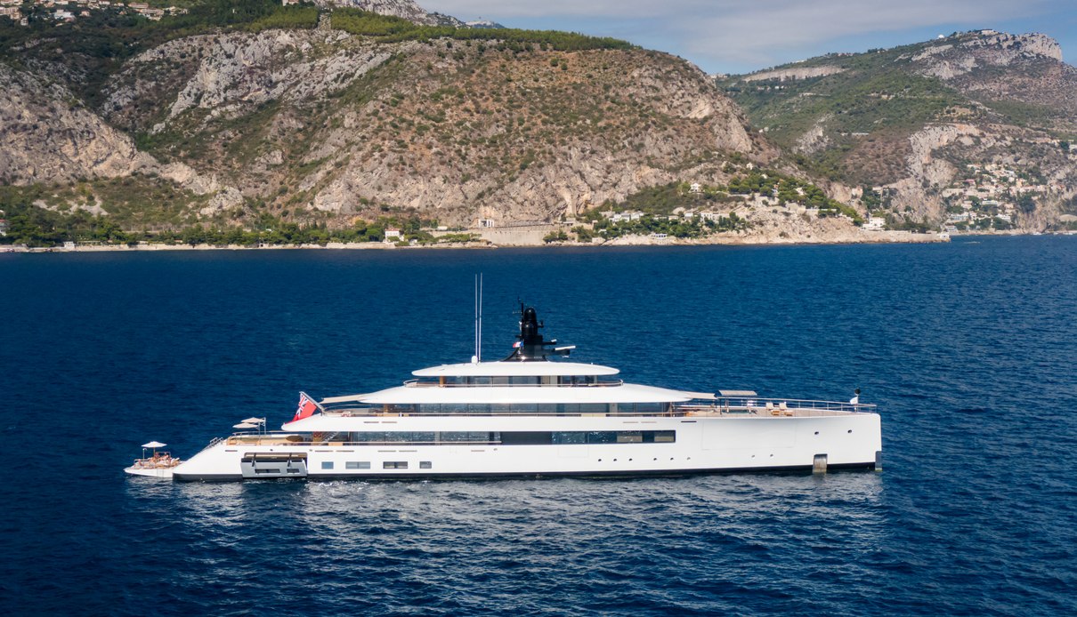 818 yacht, Feadship