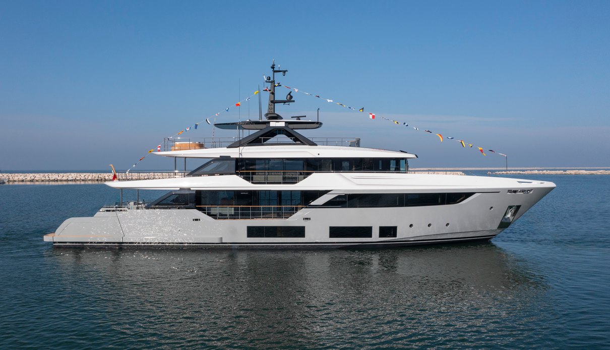 Telli yacht, Custom Line