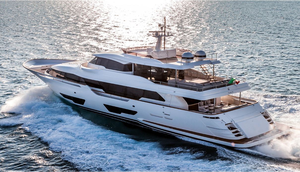 Meridiana yacht, Custom Line