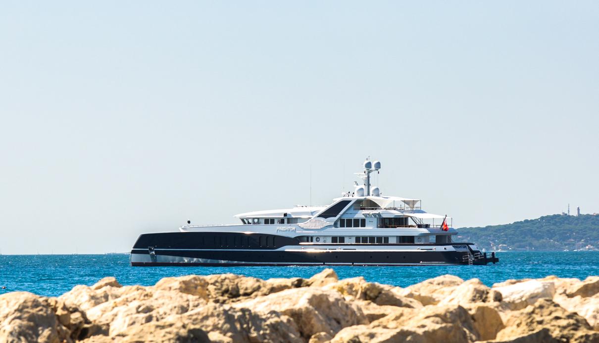 Predator yacht, Feadship