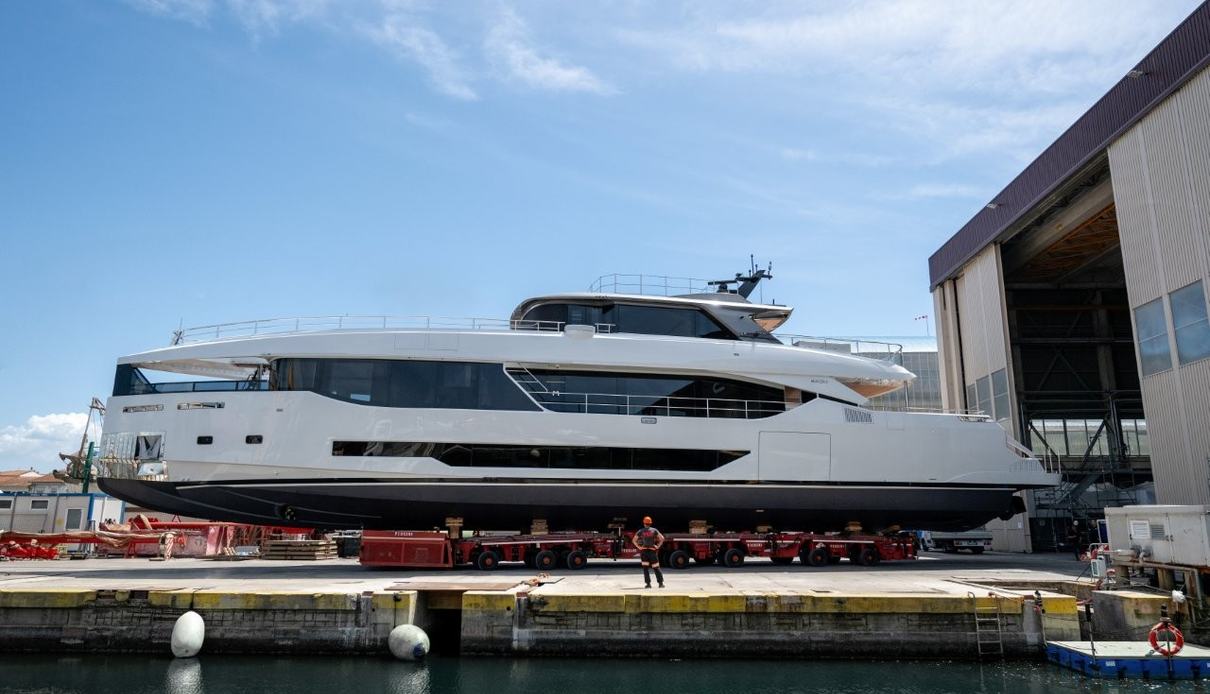 Ad Maiora yacht, Maiora