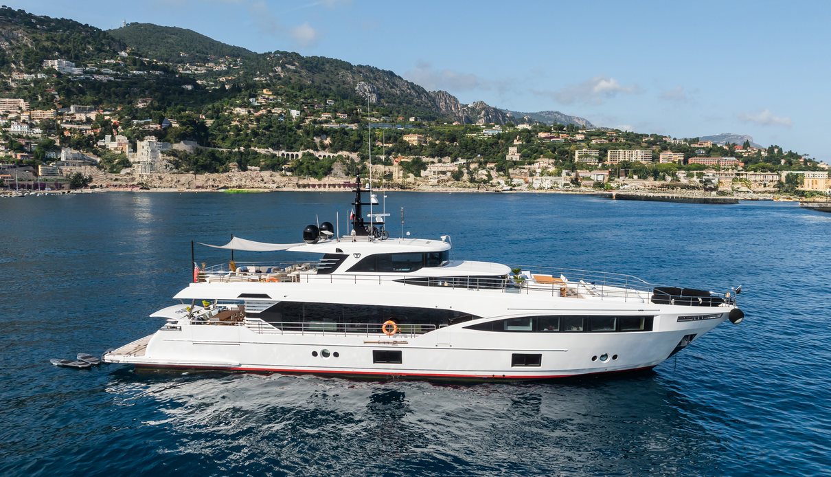 Mad Day yacht, Gulf Craft
