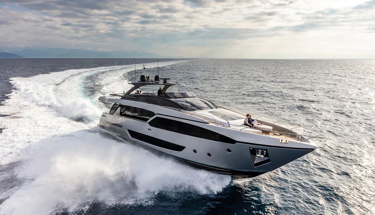 Mrs J yacht, Riva