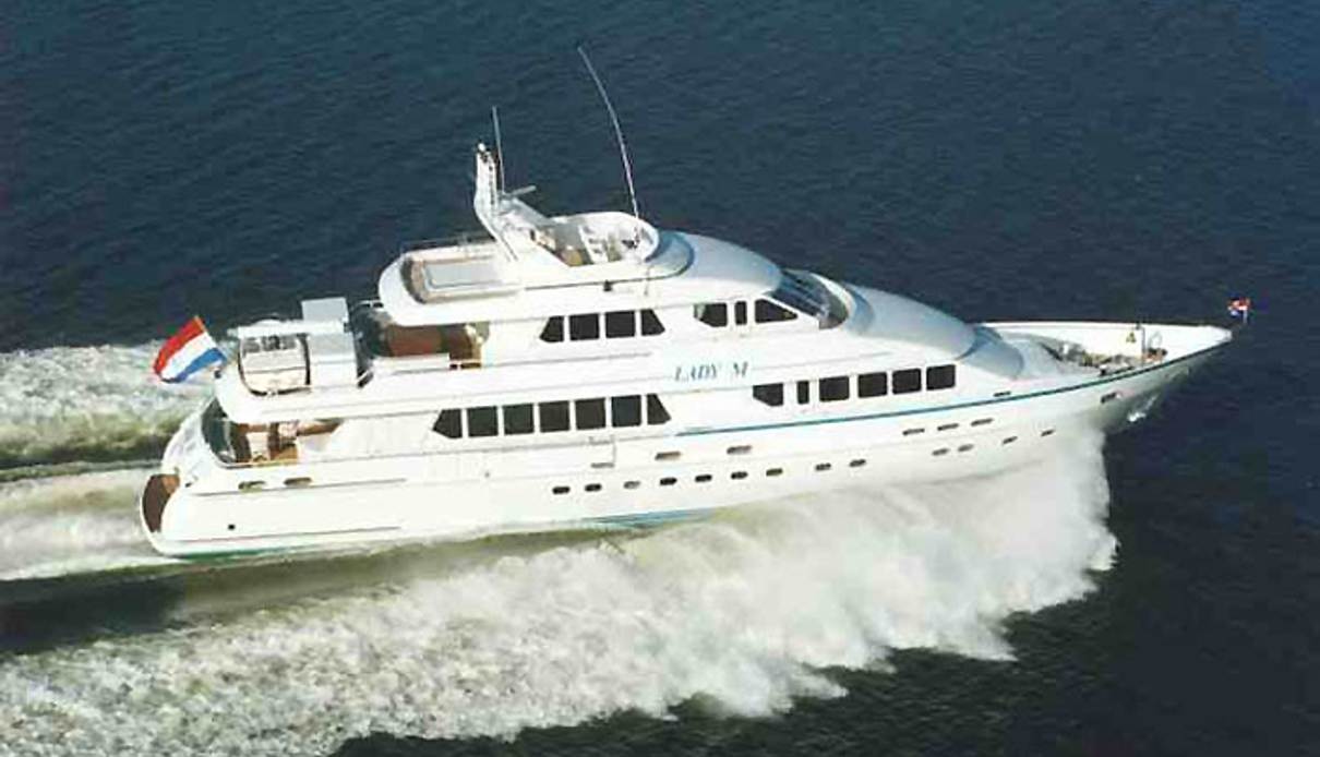 Lady M yacht, Moonen