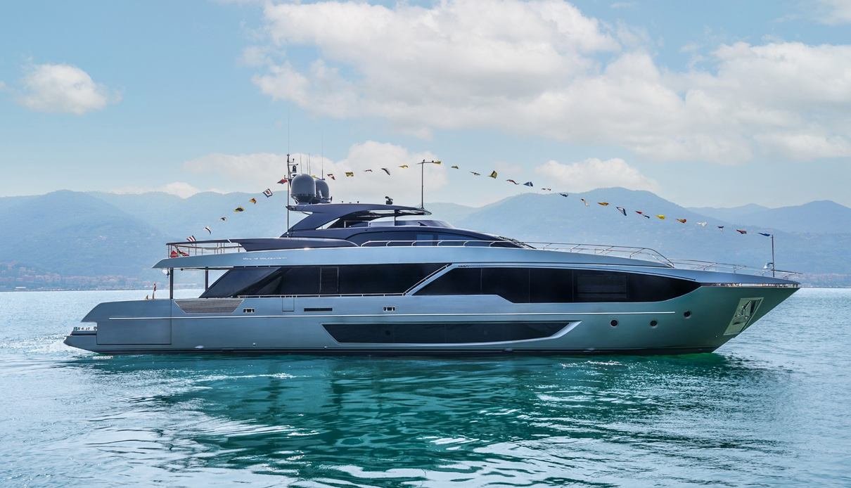 Riva 112/ 01 yacht, Riva