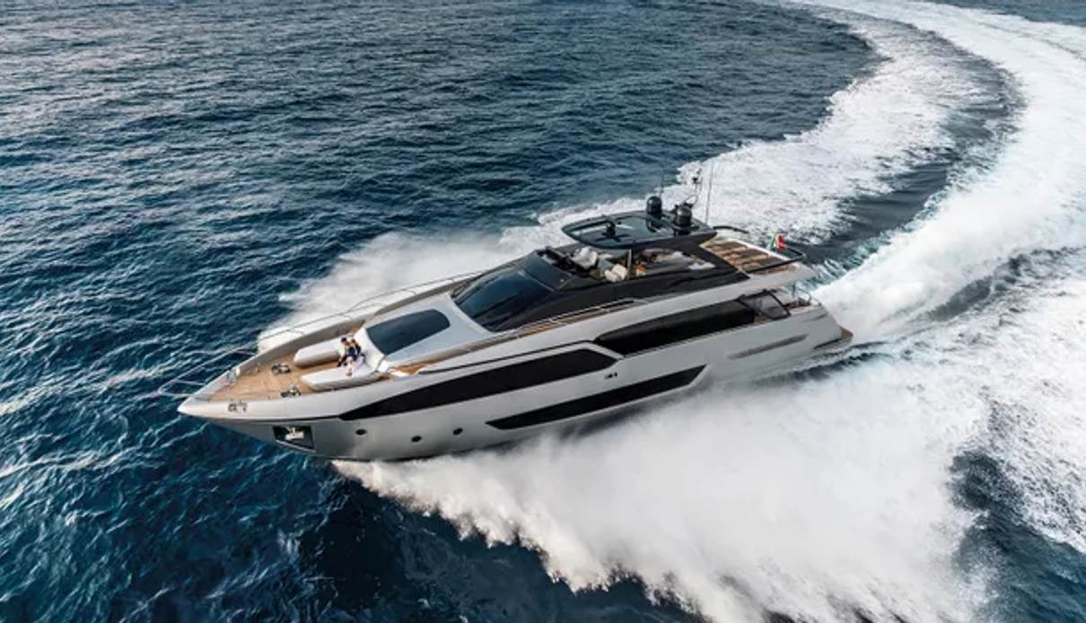 Clarity yacht, Riva