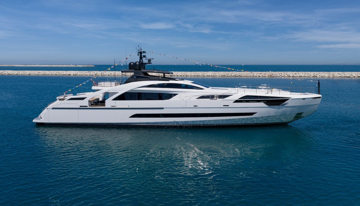 Pershing 140 yacht, Pershing