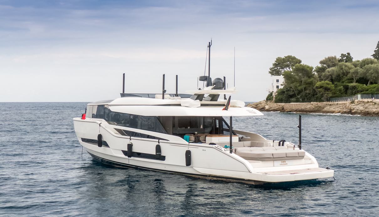 D&B yacht, Extra Yachts