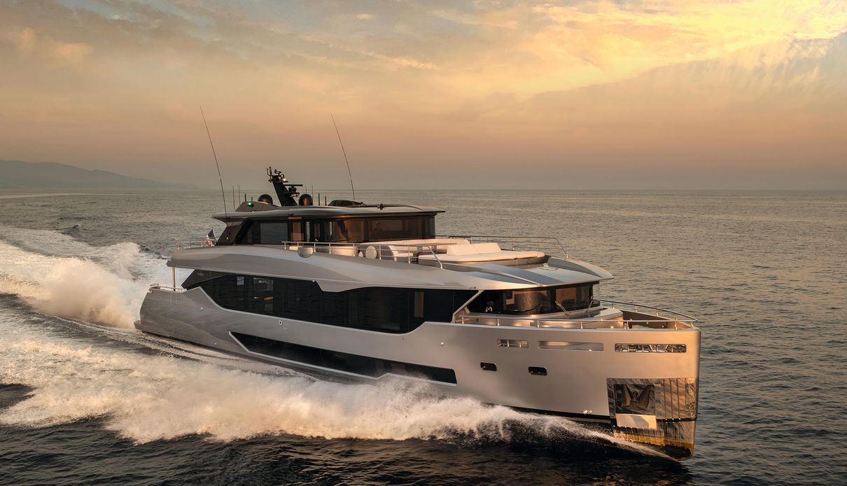 Pesa II yacht, Maiora