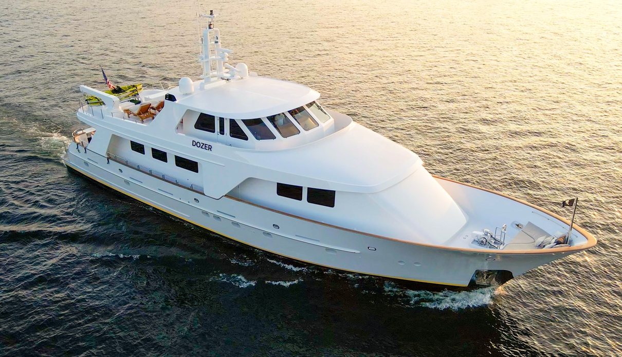 Dozer yacht, Cooper Queenship