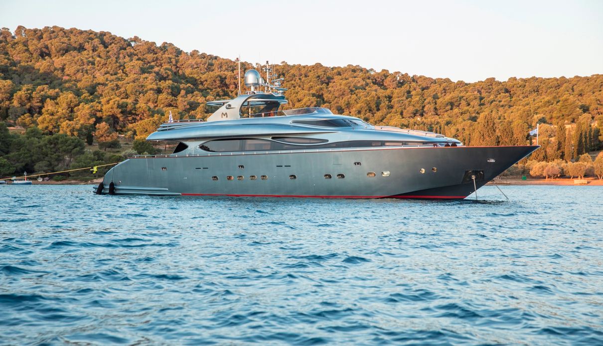 Grey Wolf yacht, Maiora