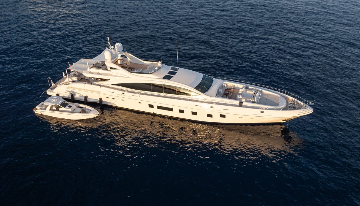 V yacht, Mangusta