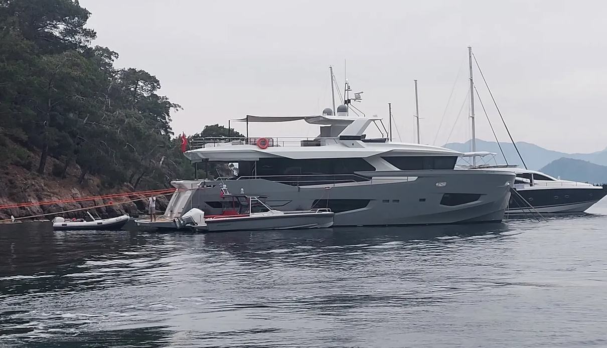 Get Lucky yacht, Numarine