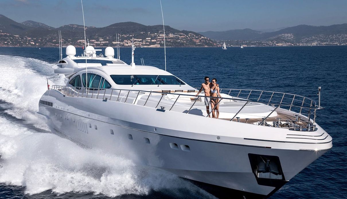 Beachouse yacht, Mangusta