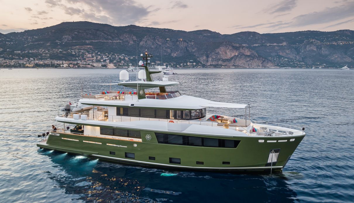 Hyhma yacht, Cantiere delle Marche