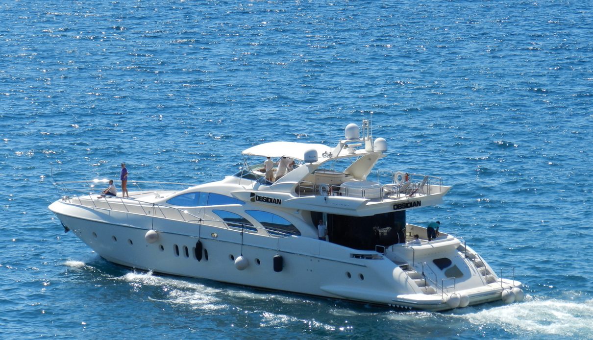 Obsidian yacht, Azimut