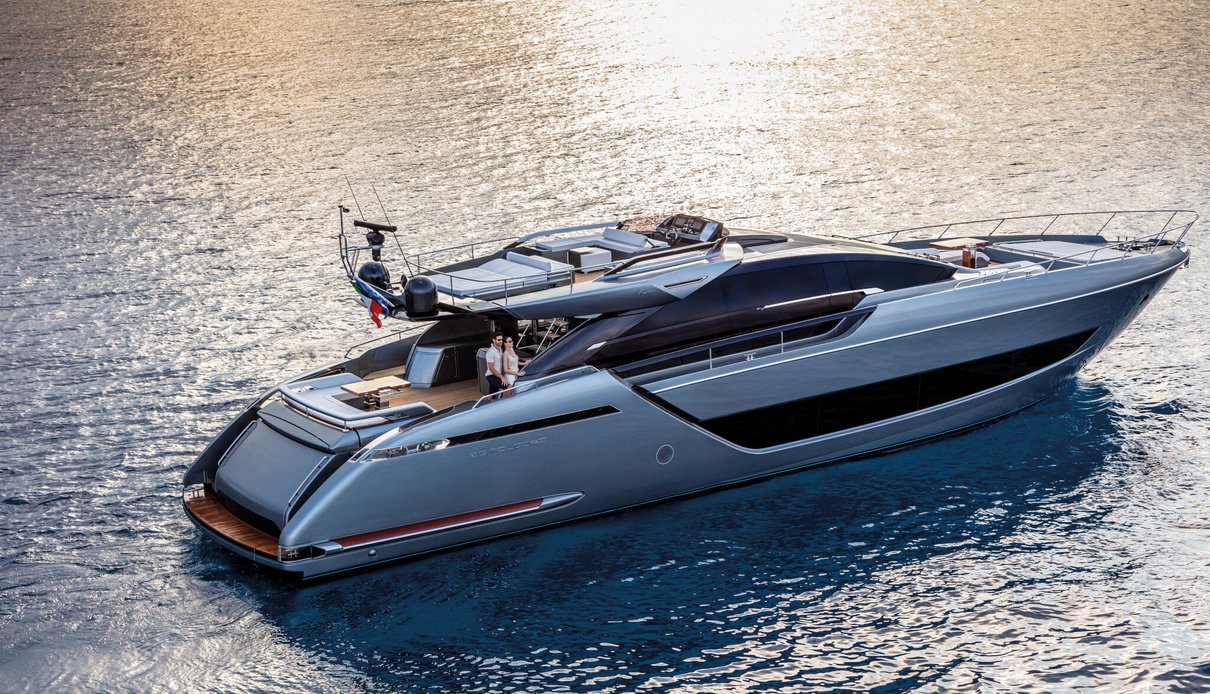 Gecua yacht, Riva