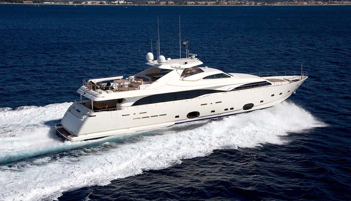 Miss Ado yacht, Custom Line