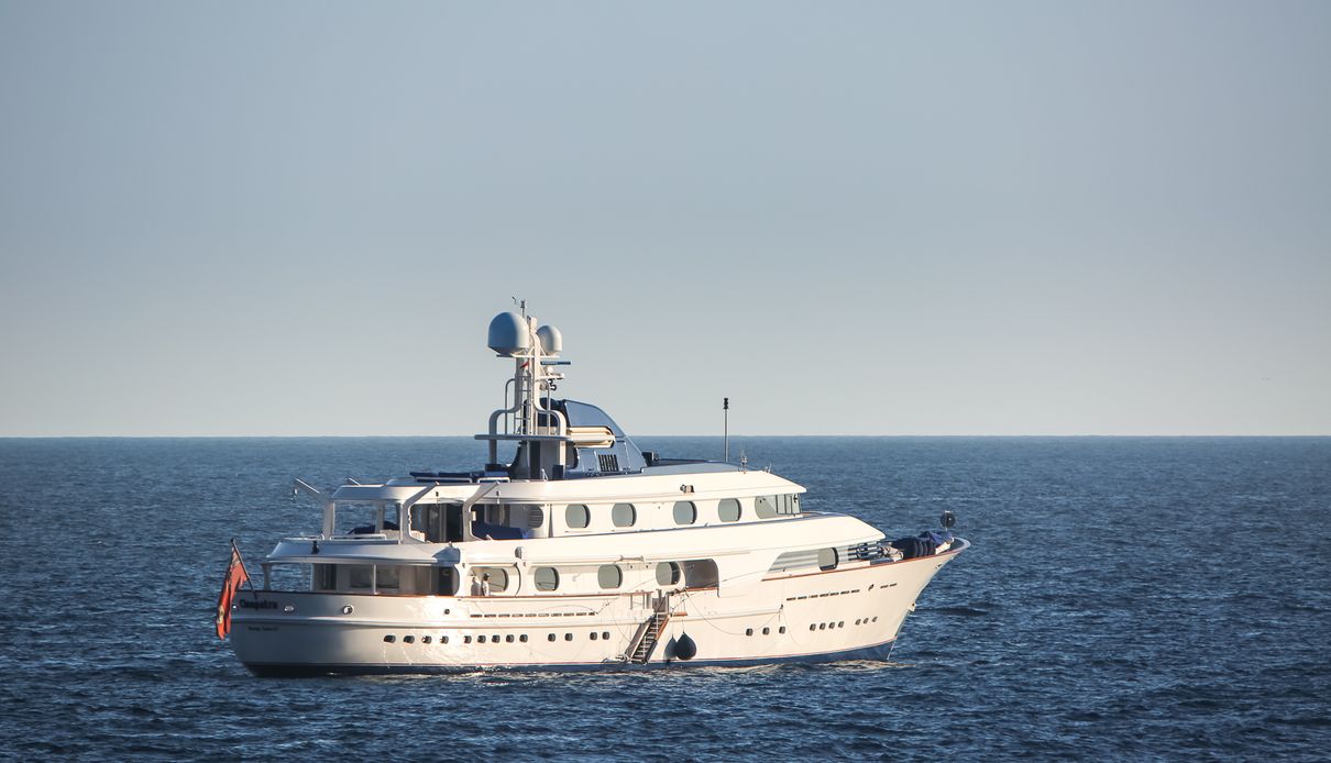 Cleopatra yacht, Amels