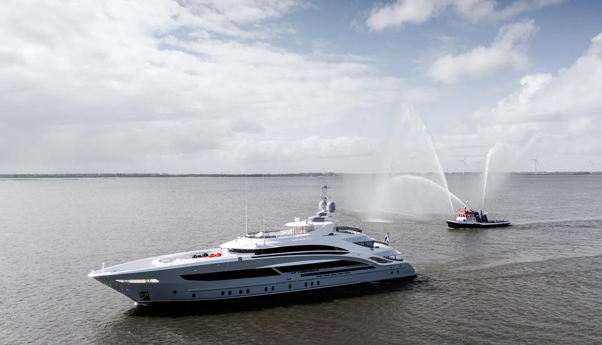 Cinderella Noel IV yacht, Heesen